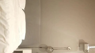 清純係天花板！甜美18無敵小蘿莉！水晶假屌狂插嫩穴，高潮多次噴水