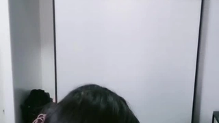我和单位同事健哥酒吧喝了很多酒凌晨找了个兼职小姐回宿舍3P妹子说不能过夜明天还要上班