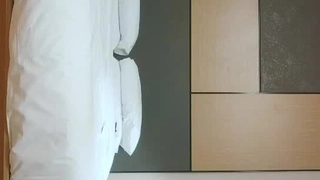 日本高丝背着男朋友兼职挣钱的可爱学生妹（简，介平台可约