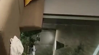 一极品嫩妹，笑起来甜美修长美腿，忍不住舔起大腿，沙发上操骑乘扶细腰后入