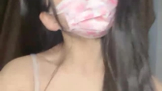 【无敌淫骚18小萝莉】双马尾贫乳嫩妹，娇小身材肉丝美腿，爸爸操我小骚逼，半脱下丝袜玻璃棒猛插，无毛粉嫩小穴全程骚话
