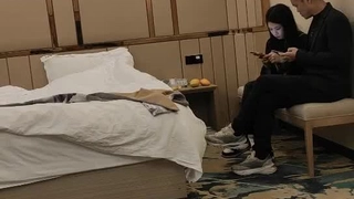 日本少妇BBW丰满做爰在床上反而还不好意思了？【看简介同城免费约炮】