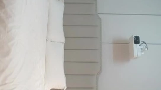 两个业余女同性恋在热门视频中探索他们的性欲