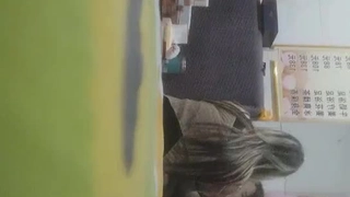 小姐姐赶回家直播~透视上衣若隐若现~边聊天边抠逼超诱人!!